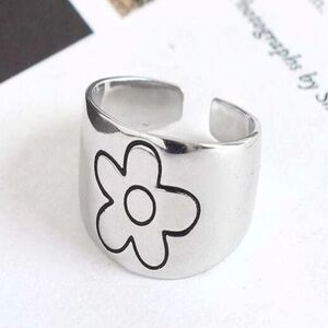Flower engraved band cuff ring